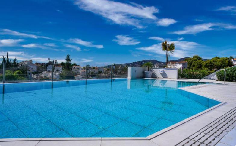 Royal Palm 22 Luxurious 3 Bedroom Penthouse Nerja Bagian luar foto