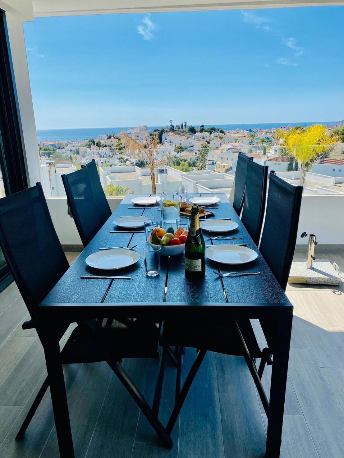 Royal Palm 22 Luxurious 3 Bedroom Penthouse Nerja Bagian luar foto